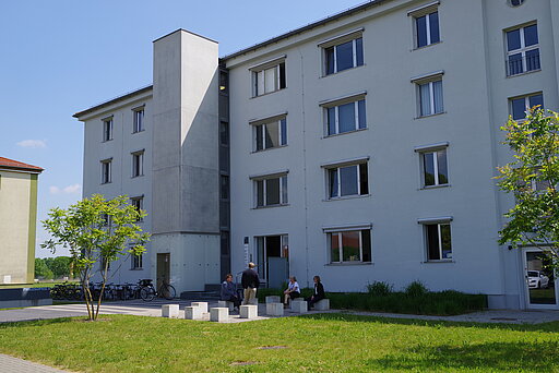 Photo of the Building 82 at Oswald-Külpe-Weg